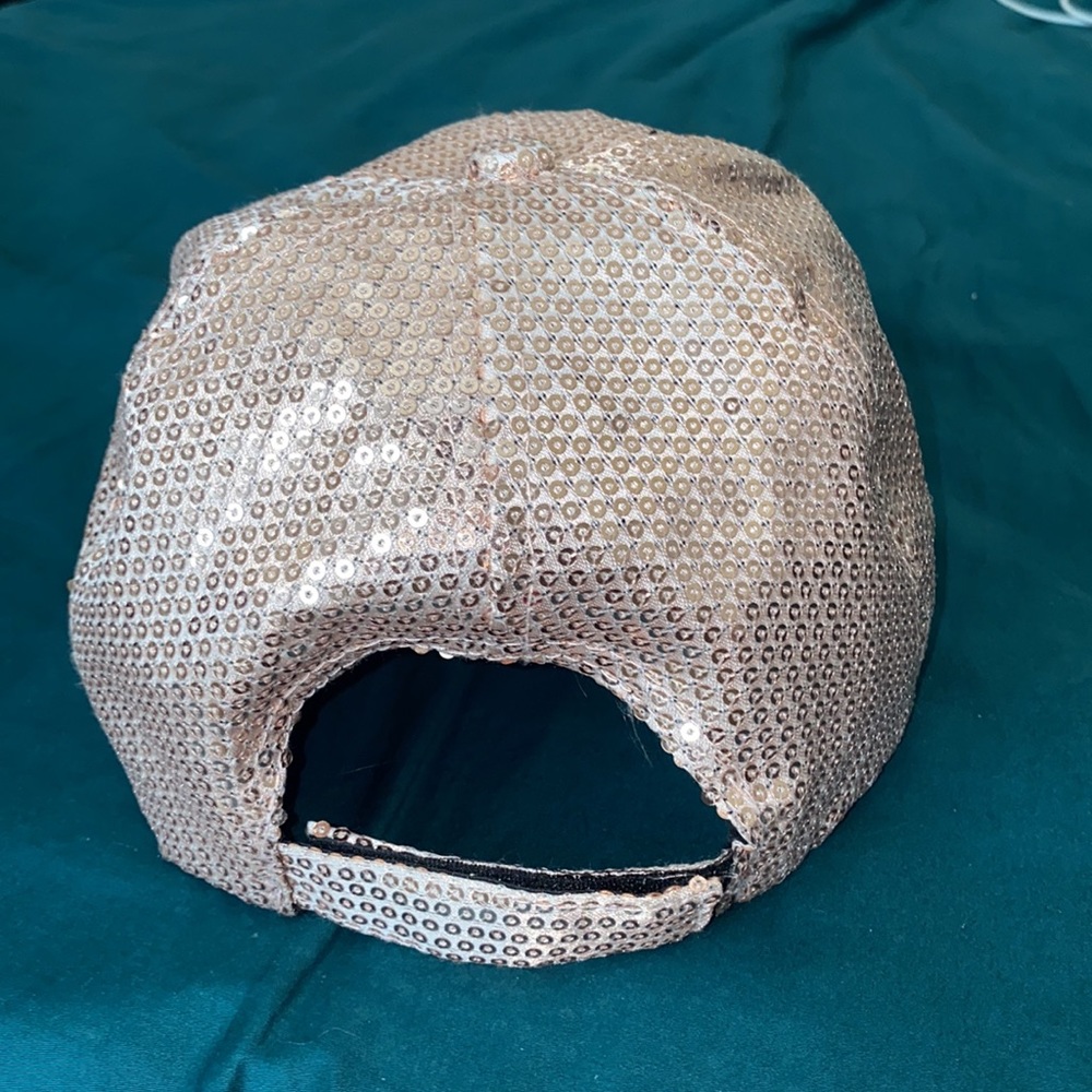 Sequence hat - Picture 2 of 3